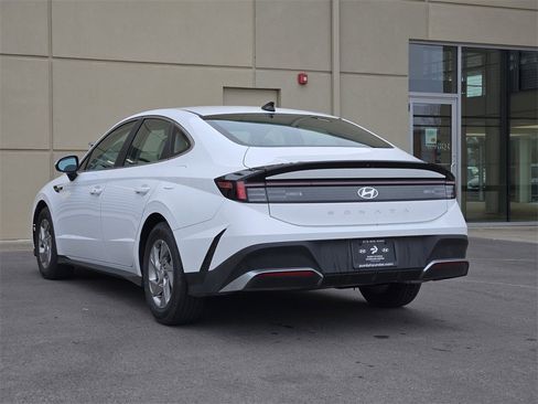 Used 2025 Hyundai Sonata SE image 3