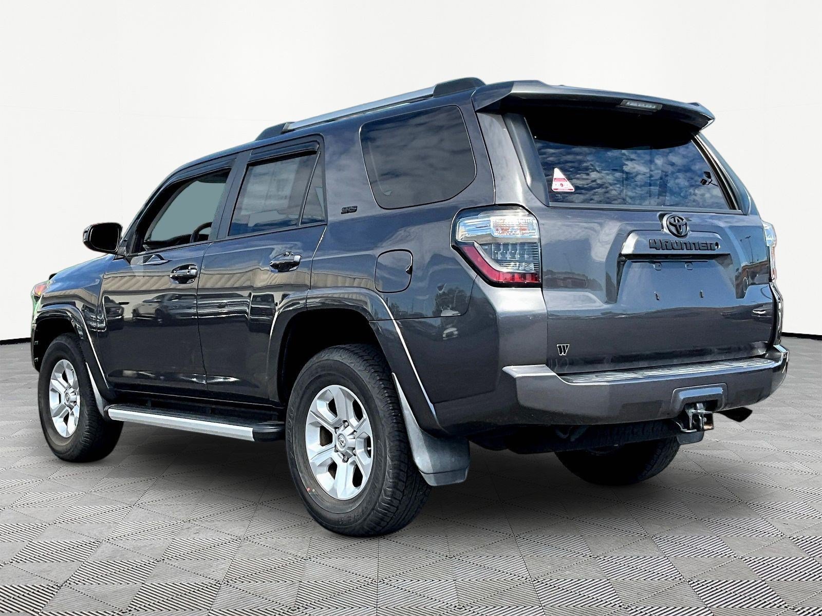 Used 2020 Toyota 4Runner SR5 AWD/4WD image 4