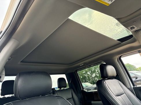 Used 2019 Ford F150 Lariat w/ Equipment Group 502A Luxury AWD/4WD image 10