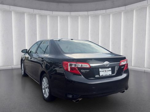 Used 2013 Toyota Camry XLE FWD image 3