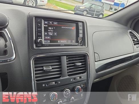 Used 2018 Dodge Grand Caravan SXT FWD image 7