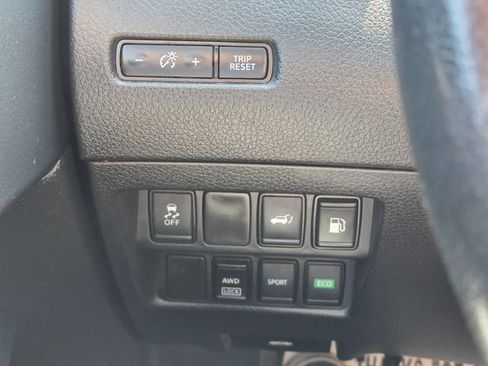 Used 2018 Nissan Rogue SV AWD/4WD image 24