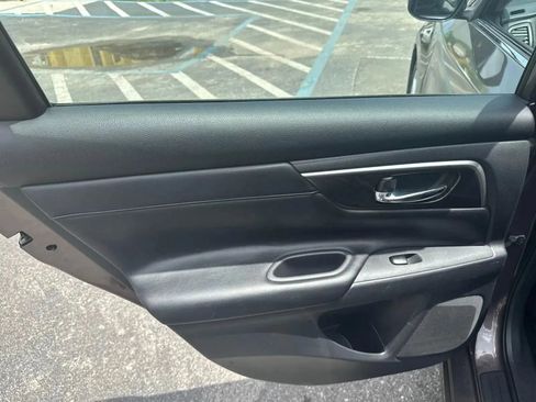 Used 2013 Nissan Altima 2.5 SL w/ Technology Pkg FWD image 21