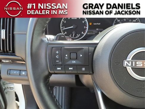 Used 2024 Nissan Pathfinder SV FWD image 13
