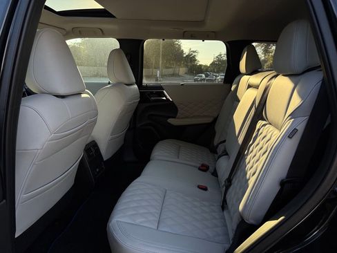 New 2025 Mitsubishi Outlander SEL image 13