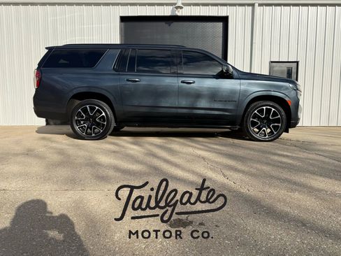 Used 2021 Chevrolet Suburban RST w/ Luxury Package image 1