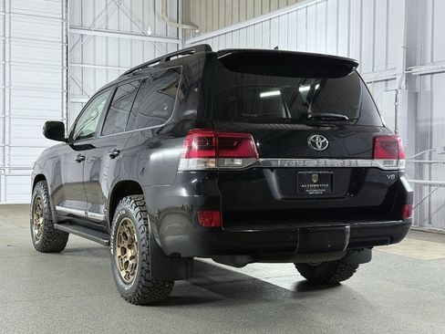 Used 2016 Toyota Land Cruiser image 12