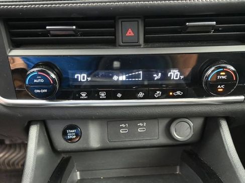 Used 2024 Nissan Rogue SV FWD image 26