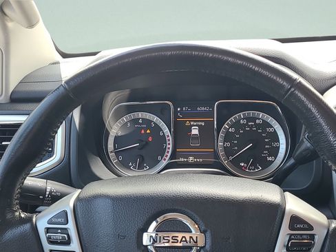Used 2019 Nissan Titan SV w/ SV Convenience Package RWD image 20
