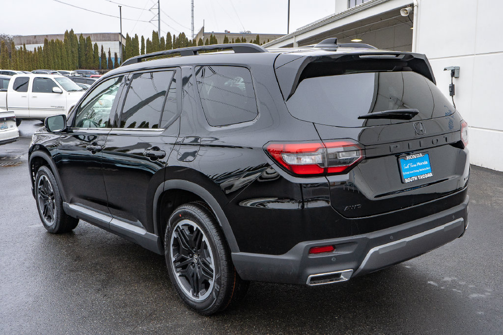 New 2026 Honda Pilot Touring image 8