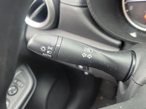 Used 2023 Nissan Versa SV image 17