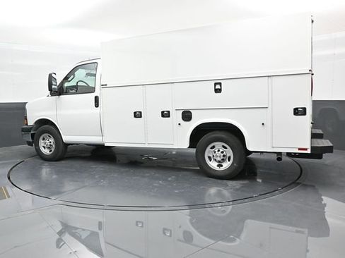 New 2025 Chevrolet Express 3500 w/ Power Convenience Package RWD image 4