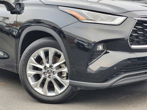 Used 2023 Toyota Highlander Limited image 4