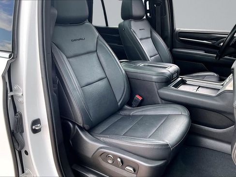 Used 2021 GMC Yukon Denali w/ Denali Premium Package AWD/4WD image 7