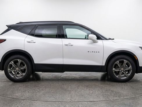 Used 2025 Chevrolet Blazer LT FWD image 11