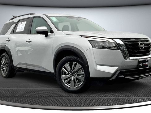 Used 2024 Nissan Pathfinder SV AWD/4WD image 1
