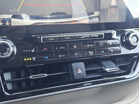 Used 2021 Toyota Highlander Platinum AWD/4WD image 14