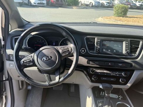 Used 2020 Kia Sedona EX FWD image 4