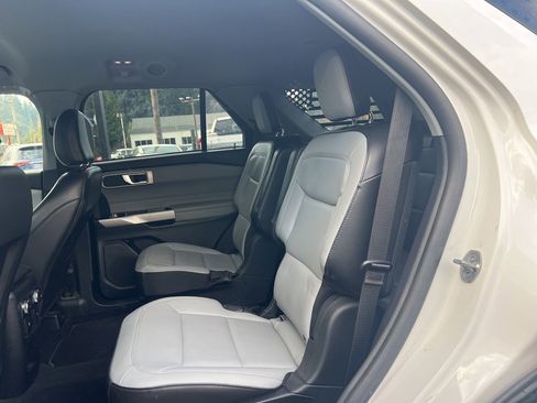 Used 2021 Ford Explorer XLT w/ Equipment Group 202A image 7
