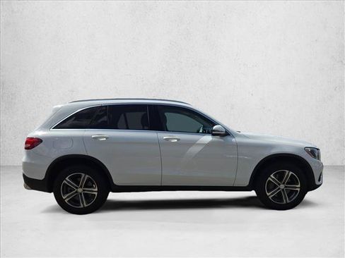 Used 2017 Mercedes-Benz GLC 300 4MATIC image 4