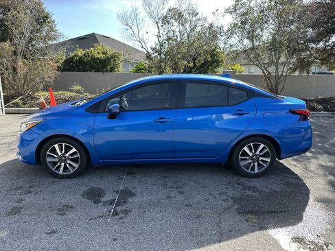 Used 2020 Nissan Versa SV image 3