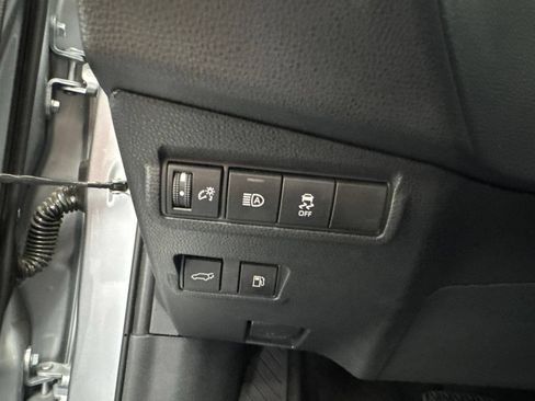 Used 2025 Toyota Corolla Cross AWD Hybrid w/ Convenience Package image 40