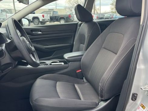 Used 2024 Nissan Altima 2.5 SV FWD image 29