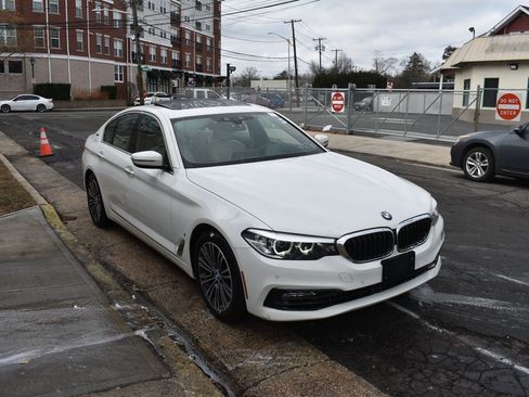 Used 2018 BMW 530e xDrive w/ Premium Package 2 image 4