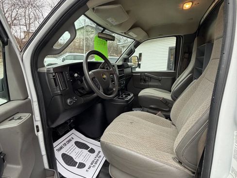 Used 2017 Chevrolet Express 3500 image 10