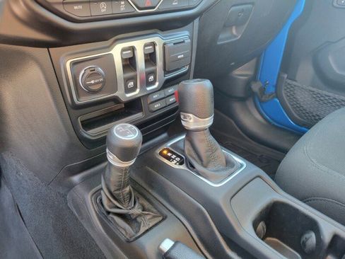 Used 2021 Jeep Wrangler Sport image 22