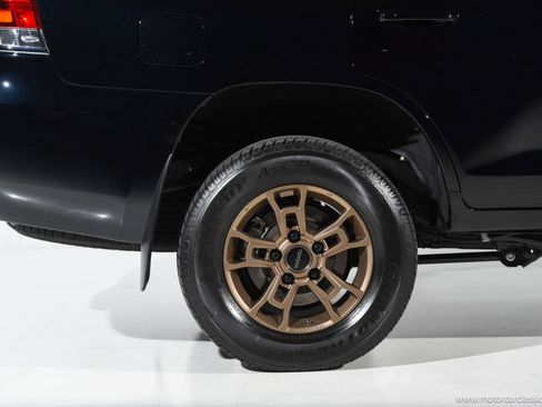 Used 2021 Toyota Land Cruiser Heritage Edition image 11