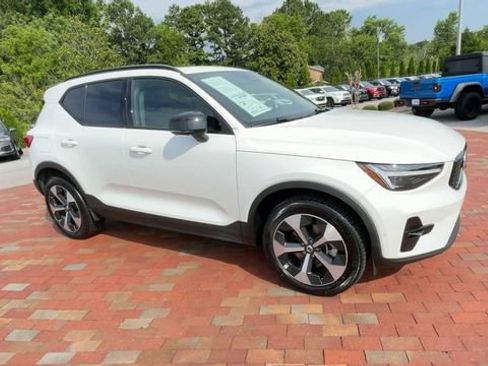 Used 2026 Volvo XC40 B5 Plus AWD/4WD image 3