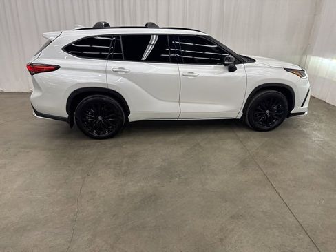 Used 2023 Toyota Highlander XSE image 30