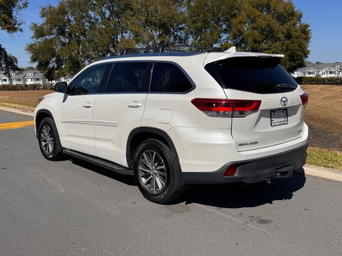 Used 2017 Toyota Highlander XLE image 11