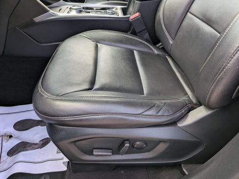 Used 2020 Ford Explorer XLT w/ Equipment Group 202A AWD/4WD image 24