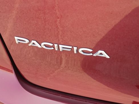 Used 2021 Chrysler Pacifica Limited AWD/4WD image 32