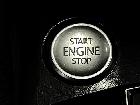 Used 2018 Volkswagen Tiguan SE FWD image 33