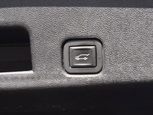 Used 2024 Chevrolet Traverse LS image 18