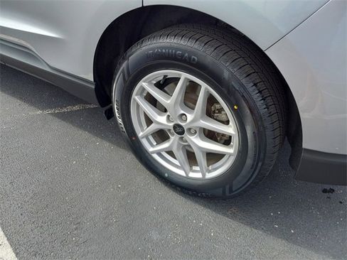 Used 2024 Ford Edge SEL image 10
