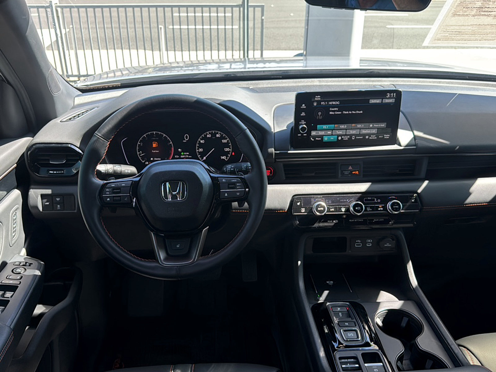 Used 2025 Honda Pilot TrailSport image 13