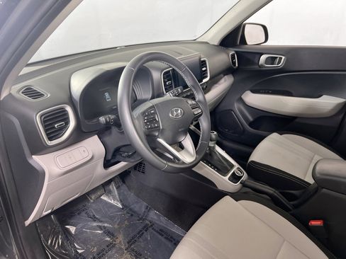 Used 2023 Hyundai Venue SEL image 9
