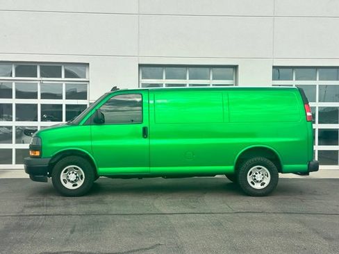 Used 2019 Chevrolet Express 2500 w/ Enhanced Convenience Package RWD image 3