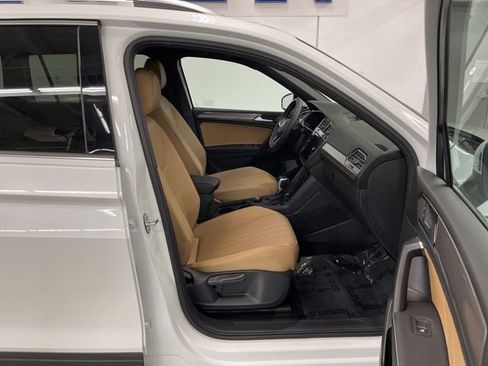 Used 2023 Volkswagen Tiguan SE w/ Panoramic Sunroof Package AWD/4WD image 13