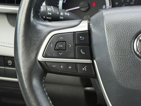 Used 2023 Toyota Highlander XLE FWD image 20