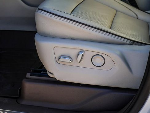 Used 2022 GMC Yukon XL Denali w/ Denali Ultimate Package image 31