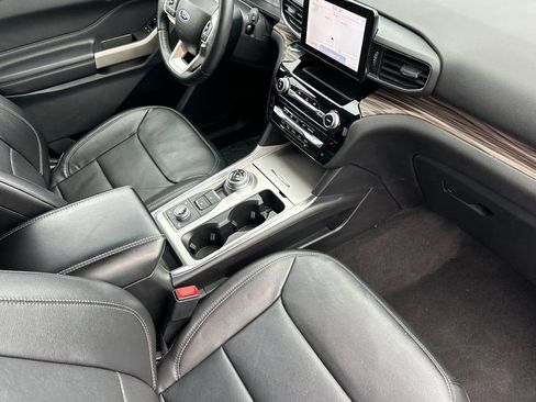 Used 2023 Ford Explorer Limited image 16
