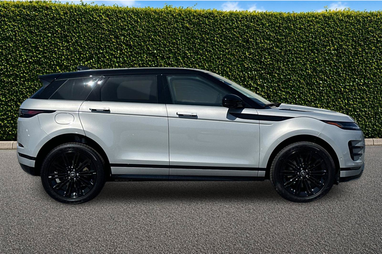 New 2026 Land Rover Range Rover Evoque Dynamic SE AWD/4WD image 7