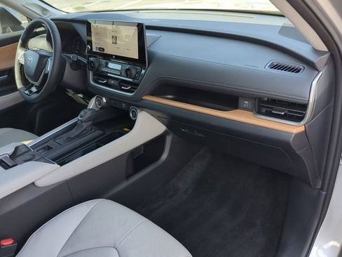 Used 2024 Toyota Grand Highlander Limited image 29