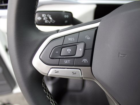 New 2026 Volkswagen Taos SE AWD/4WD image 17