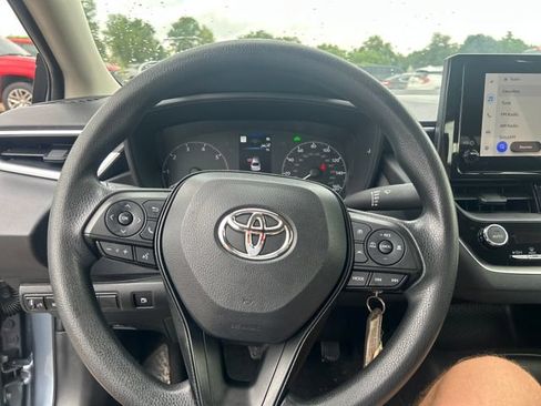 Used 2025 Toyota Corolla LE FWD image 14